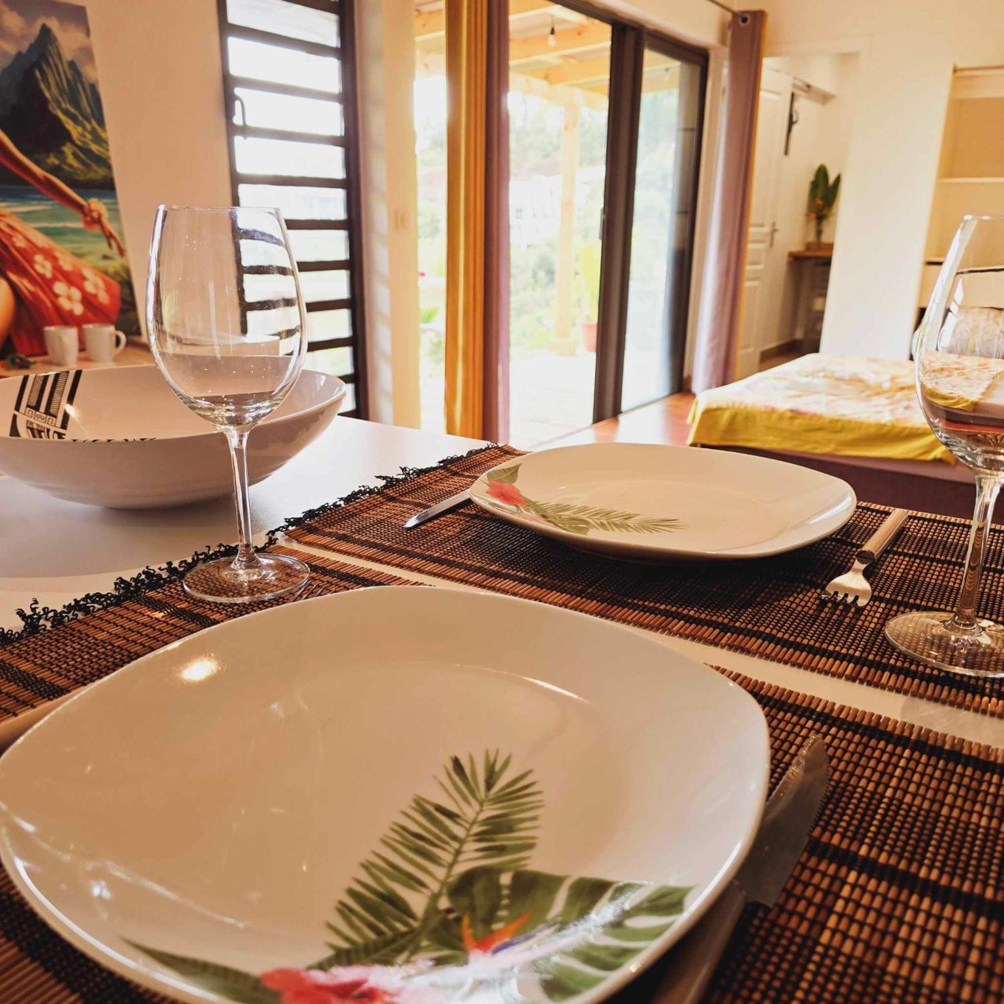 Fare Toahana, Accommodation With A Ocean View 파페에테 외부 사진