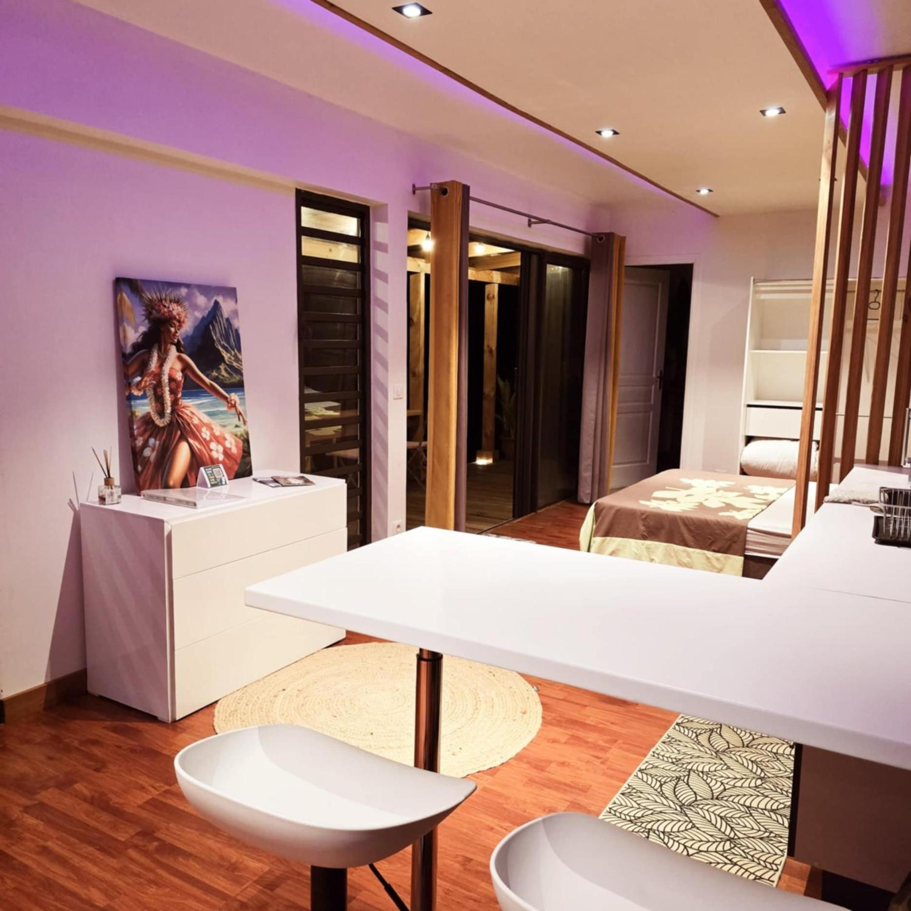 Fare Toahana, Accommodation With A Ocean View 파페에테 외부 사진